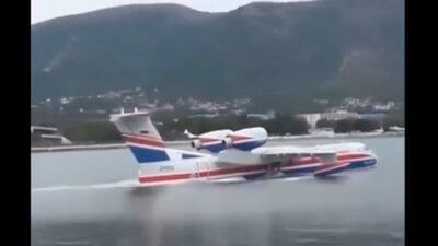  تیک آف هواپیمای دریایی از روی آب