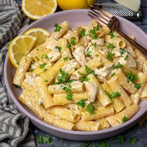  پاستا مرغ و لیمو با طعمی تازه و متفاوت / دستور تهیه ساده پاستا مرغ و لیمو برای تجربه‌ای جذاب آشپزی / راز خوشمزه شدن پاستا مرغ و لیمو؛ گام به گام تا یک وعده متفاوت | اندیشه قرن