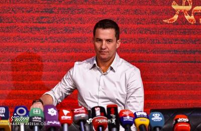 ماجرای زیر لب گفتن های اوسمار، سرمربی پرسپولیس جادو می کند؟