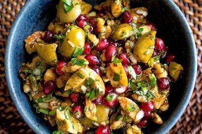  طرز تهیه سالاد انار و زیتون؛ مخصوص شب یلدا