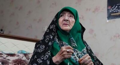  اهدای نشان مادری به مادر شهید رئیسی در اجتماع ۱۰ هزار نفری مشهدی‌ها (فیلم)