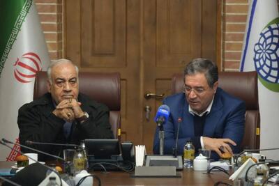  شتاب‌بخشی به پروژه‌های ریلی و جاده‌ای اولویت اصلی دولت در آذربایجان‌غربی