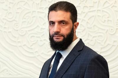 جولانی با این لباس امام جماعت شد+ تصویر