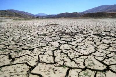 محیط‌زیست: شمال کشور تا ۱۰ سال آینده، مشکلات فلات مرکزی را خواهد داشت/ ایران کمتر از هفت درصد پوشش جنگلی دارد که همان هم در حال تخریب است/ سالانه ۱۶ تا ۲۵ تن خاک در هر هکتار از دست می‌رود/ تنها برای بازگرداندن حاصلخیزی خاک زاگرس، باید معادل ۵۰ درصد درآمد نفت کشور در یک سال هزینه شود