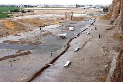 نقش‌رستم در محاصره فرونشست؛ آرامگاه‌های هخامنشی امن، اما کعبه زرتشت در خطر