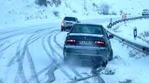 بارش برف در کندوان؛ جاده لغزنده است