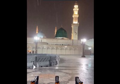  مسجدالنبی(ص) خلوت شد + ویدئو | تصاویری از رعد و برق و بارش شدید باران در مدینه | وضعیت خیابان ها را ببینید
