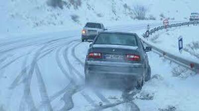  جاده کندوان برفی و لغزنده است