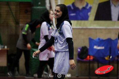 تعادل میان تحصیل و ورزش لازم است / والیبال بانوان سپاهان مسیر خوبی دارد - کلبه سرگرمی