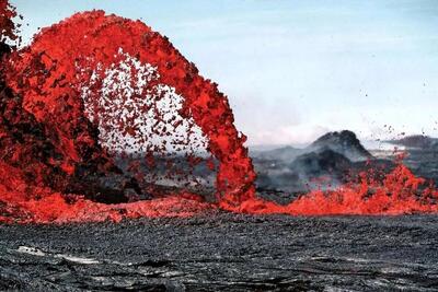 فواره‌های گدازه آسمان هاوایی را به آتش کشیدند + ویدیو خیره‌کننده از لحظه دیدنی بیدار شدن یکی از فعال‌ترین آتشفشان‌های جهان - مجله اینترنتی کولاک