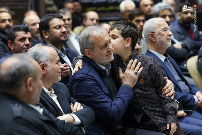 عکس/ حضور پزشکیان در مراسم ختم خانواده سقاب اصفهانی