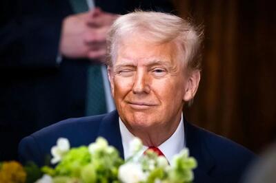 مسخره کردن چرت زدن های ترامپ توسط بدلش