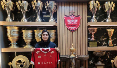 تیم زنان سرخ‌ها ستاره‌باران شد؛ زهرا قنبری و زهرا خواجوی به پرسپولیس پیوستند - پارس فوتبال