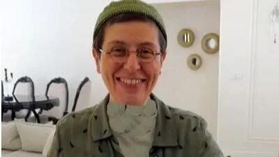  فیلم/ نگاهی به آپارتمان مینیمال سوسن پرور که عاشقش میشید/ ترکیب مبلمان خوشرنگ روکوکو با شمع‌هایی اروپایی و جزیره‌ای تماما مرمر!