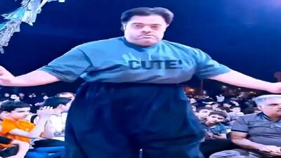  آواز شاد؛ پسر سندروم داون با زیرشلواری جوری رقصید مجلس رو انگشت کوچیکش میچرخه