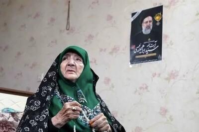  ویدئو | اهدای نشان مادری به مادر شهید رئیسی در اجتماع بزرگ مشهدی‌ها جشن پناه مادر