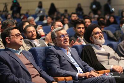 مطالبات دانشجویان علوم پزشکی در حضور وزیر بهداشت هم‌زمان با روز دانشجو + فیلم