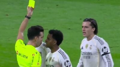 کارت زرد دوم و اخراج والورده مقابل سلتاویگو