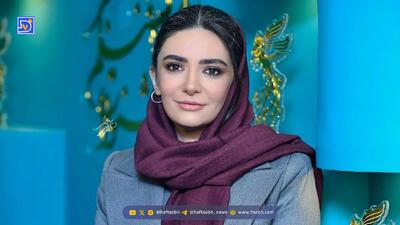  آلبوم تولد لیندا کیانی؛ کیک تولد لایه لایه و پر از توت فرنگی و گل های سفیدوصورتی لاکچری