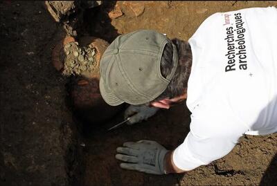 کشف قلک‌های ۱۸۰۰ساله پر از سکه+ عکس