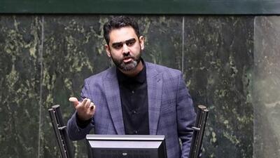 ثابتی: افزایش نرخ ارز تا ۱۲۶ هزار تومان نیازمند پاسخ‌گویی وزیر اقتصاد است