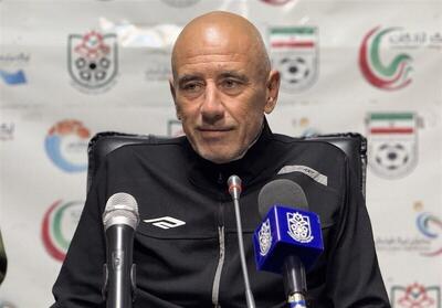  مربی تراکتور: تساوی مقابل ما، برای رقبا حکم  پیروزی دارد/ ذوب‌آهنی ها وقت را تلف می کردند