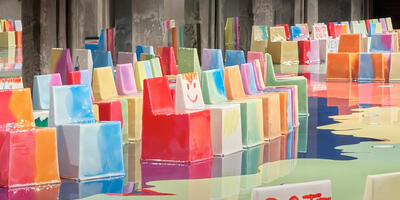 صندلی‌های خاص فشن‌شوها؛ وقتی طراحی صحنه هم به اندازه طراحی لباس‌ها مهم است! - چی بپوشم