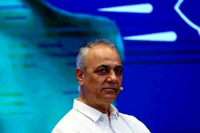 کنایه سنگین  زیدآبادی به سعید جلیلی: اگر علم و دانش داشت، با بنز و بی ام و هم رفت و آمد می کرد اشکالی نداشت/ اگر پرایدش نیز ضدگلوله نباشد، هیچ فضیلتی ندارد!