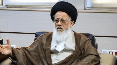 نماینده رهبر انقلاب در عراق: اقدام بانک مرکزی عراق در تحریم گروه‌های مقاومت احتمالاً دستور آمریکا بود / حشد کاملاً عراقی است، فرماندهانشان را خودشان تعیین می‌کنند؛ اگر در برخی مسائل نظامی مشورت بخواهند، ایران مشورت می‌دهد؛ اگر مساعدتی در حد توان باشد، ارائه می‌کند، اما اینکه ایران هزینه‌هایشان را بپردازد، ابداً چنین نیست