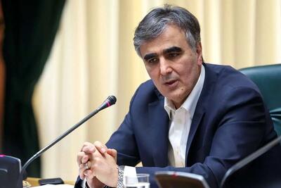 رئیس بانک مرکزی: نرخ ارز در بازار دوم عمدتاً زیر ۱۰۰ هزار تومان است، اما دیروز به دلیل التهابات مقطعی، حدود ۲ هزار تومان بالاتر معامله شد/ توافق با پتروشیمی‌ها و فولادی‌ها برای افزایش عرضه ارز