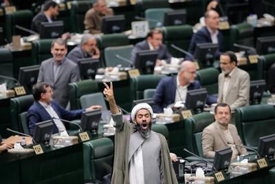 مردم گرفتار صعود دلار، مجلس با طرح جدید به دنبال محدودیت بیشتر به نفع صداوسیما