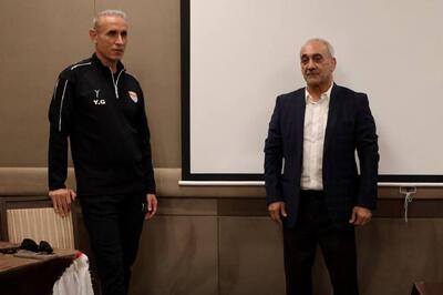 گل‌محمدی برنامه‌ای برای تسلیم‌شدن ندارد