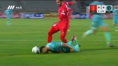 شجاعت جالب میلاد باقری مدافع پیکان، برای دفاع از دروازه