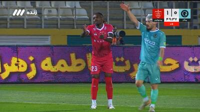 دو صحنه مشکوک به پنالتی در بازی پیکان و پرسپولیس