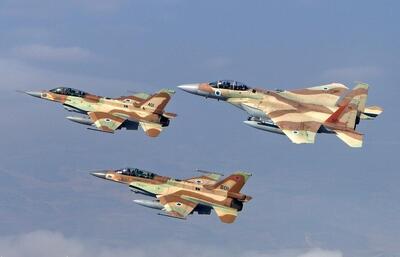  رژه گروه های مسلح جولانی در دمشق + ویدئو | واکنش اسرائیل و نقض حریم هوایی
