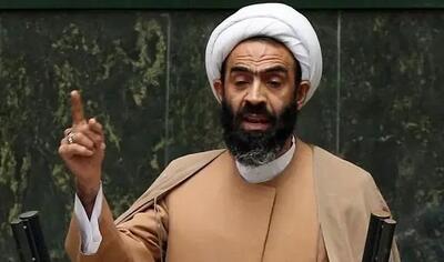 جلوه‌های کشف حجاب و برهنگی غیرقابل تحمل شده؛ گویا خواب می‌بینم