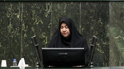 زن، محور خانواده است