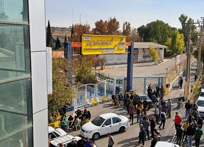  سایه ورشکستگی روی زیمنس شیراز/ کارگران به‌جای حقوق، بدهی بانکی نصیبشان شد