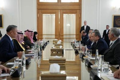 دیدار قائم‌مقام وزیر امور خارجه عربستان سعودی و معاون وزیر امور خارجه چین با وزیر امور خارجه