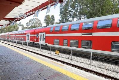 برخورد شدید قطار با خودروی شاسی‌بلند + فیلم