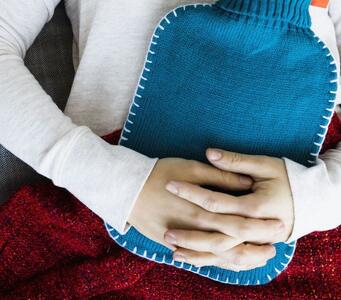  دمنوشی که می‌تواند درد قاعدگی را تسکین دهد