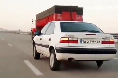 حرکت یک خودروی زانتیا روی سه چرخ در کمربندی شیراز+فیلم