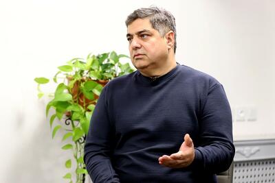  شهرام جزایری: بابک زنجانی ۲۰۰ میلیارد دلار کارگشایی ارزی کرده! / نفت با ۲۰ درصد تخفیف فروخته می‌شود/  فساد دولتی سالیانه ۱۷۰ هزار میلیارد تومان است!