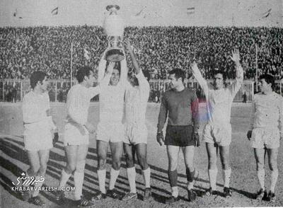 تورق تاریخ| پیکان با موتور پرسپولیس، تاج را برد و قهرمان شد/ ۶۰ سال پیش شعارهای داخل استادیوم چه بود؟ +عکس‌های دیدنی
