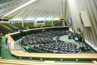 نماینده مردم فسا: تورم و ضعف سیاست‌های اقتصادی سفره مردم را کوچک کرده است