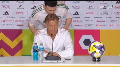 لحظات عجیب و احساسی در کنفرانس سرمربی عربستان - پارس فوتبال