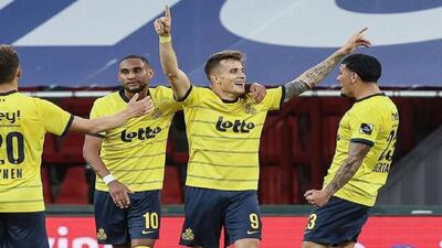 دنیس اکرت در آستانه پوشیدن پیراهن تیم ملی فوتبال ایران - پارس فوتبال