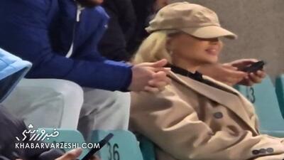 ویدیو| همسر اورونوف در ورزشگاه دستگردی رویت شد - پارس فوتبال