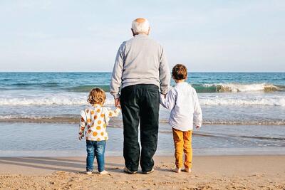 کودکان بی‌سرپرست در آغوش پدرومادربزرگ‌های تنها