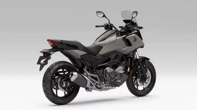 آشنایی با هوندا NC750X 2026؛ تغییرات جدید و رنگ جذاب خاکستری مات